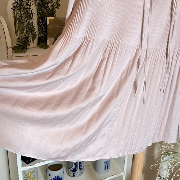 💙Lucky Brand M Dusty pale pink flowy blouse,pleated,balloon sleeves,ties at neck - Picture 6 of 7